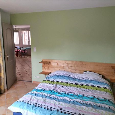 Appartement Au Centre Ville Avec Un Beau Jardin Prive Lannion Exterior photo