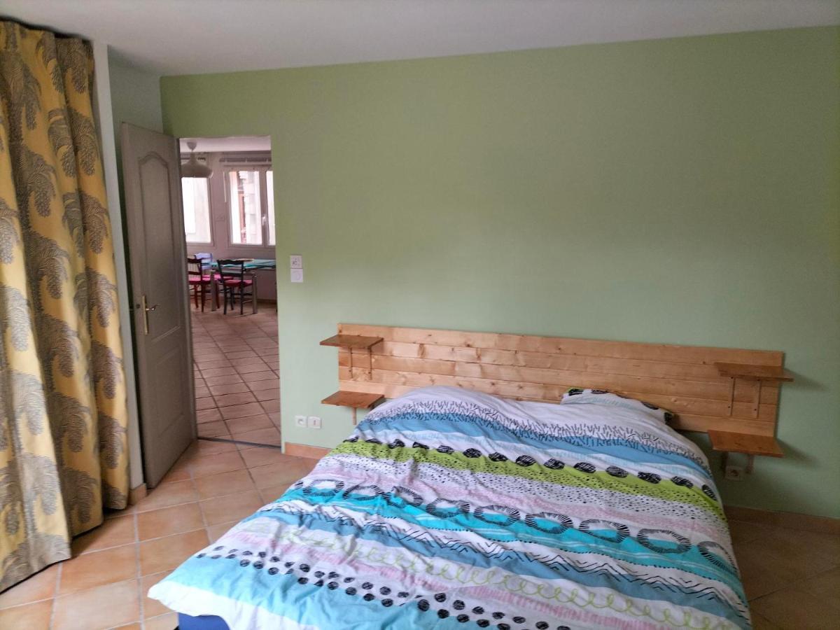 Appartement Au Centre Ville Avec Un Beau Jardin Prive Lannion Exterior photo