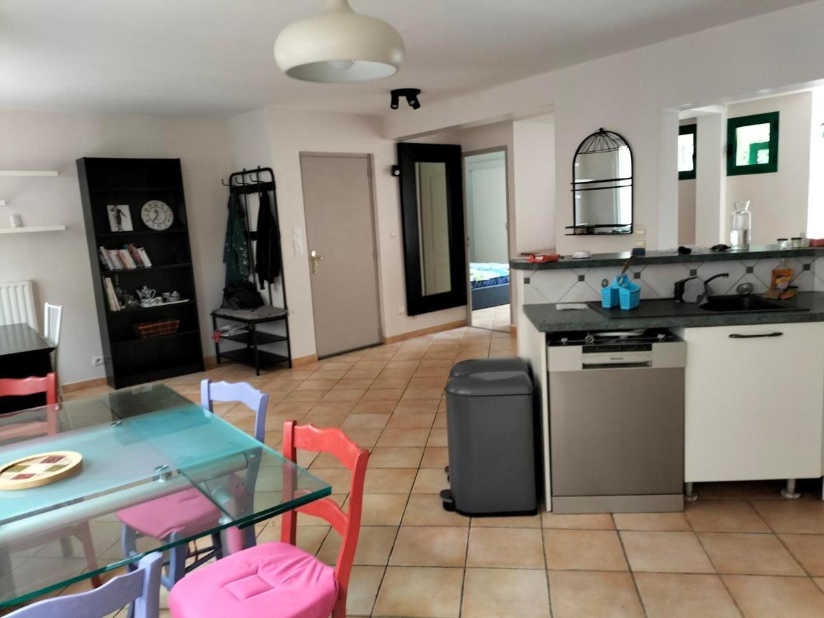 Appartement Au Centre Ville Avec Un Beau Jardin Prive Lannion Exterior photo